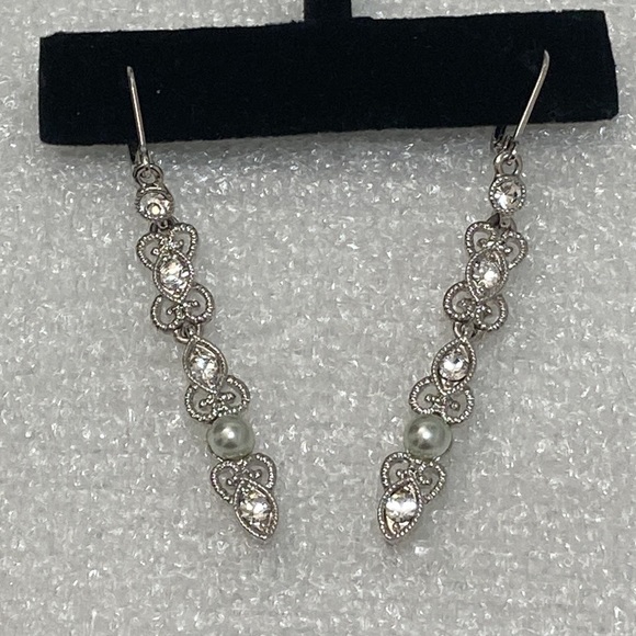 NWOT - Elegant Long Drop Style Crystal & Pearl Silvertone Heart Shaped Earrings - Picture 7 of 9